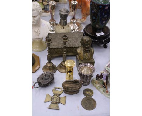 A MIXED LOT TO INCLUDE TO INCLUDE A PAIR OF SILVERPLATE CANDLESTICKS, MUSTARD POT WITH BLUE LINER, BRASS BUST OF ABRAHAM LINC