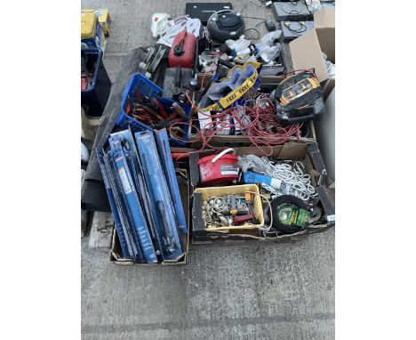 A PALLET OF VARIOUS HARDWARE AND TOOLS