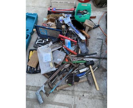 A LARGE ASSORTMENT OF TOOLS TO INCLUDE CHISELS, HACK SAWS, ADJUSTABLE SPANNERS AND SOCKETS ETC