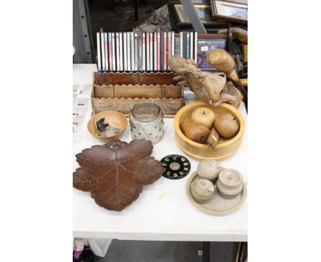 A MIXED LOT TO INCLUDE A SHELF CONTAINING A QUANTITY OF CLASSICAL CD'S, AWOODEN FIGURE OF A GIRL, WOODEN FRUIT IN A BOWL, A P