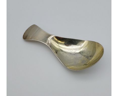 A Dublin Silver caddy spoon. Maker JS. [9.64GRAMS] 