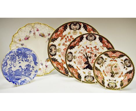 A Royal Crown Derby 383 Witch's pattern 27cm plate; another 16cm &amp; 22cm plates; a Royal Antoinette pattern wavy edged 26c