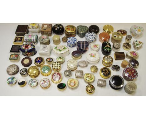 Bijouterie - various examples of pill boxes including silver, enamel, papier-mache, ceramic and soap stone etc. qty 