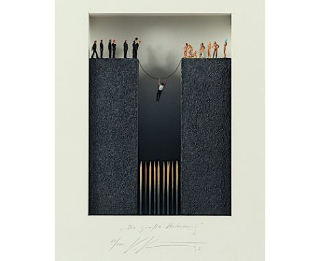 KÜHN, Volker, "Die große Verlockung", Multiple (bemalte Skulptur), 22,5 x 16 (Sichtfenster), nummeriert 26/100, betitelt, han