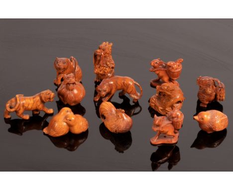 Twelve Japanese carved boxwood netsuke, 20th Century, depicting a variety of animals and birds/Provenance: The Estate of Anth