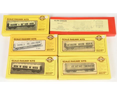 Ratio &amp; Alan Gibson group of OO Gauge unbuilt Kits comprising of Alan Gibson brass Midland Railway CCT Van, Ratio 722 Cle