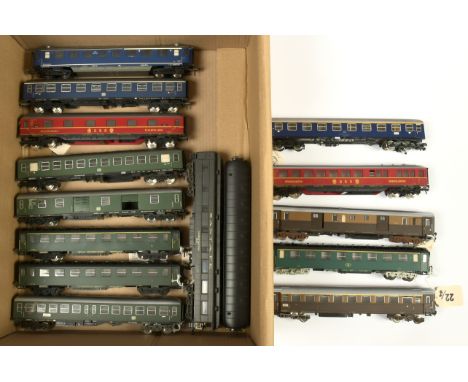 Lot of 15 Assorted Carriages, Mostly Fleischmann, One Marklin carriage in blue with metal body, One Green carriage with grey 