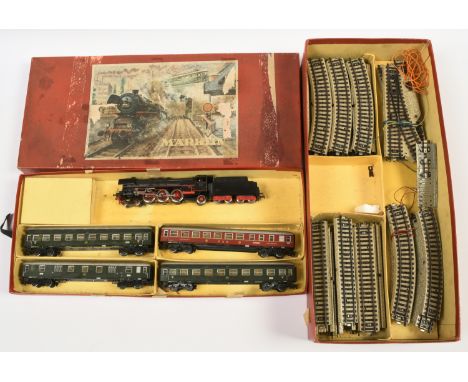 Marklin HO Gauge Ref 3126 Passenger Train Set. Please note this Set is incomplete. Condition is Fair to Excellent in Fair box