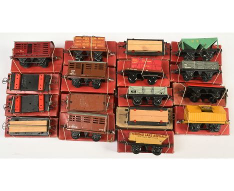 Hornby O Gauge mixed group of Wagons to include Hopper Wagon, Flatbed Wagon with container, Open Wagons and others (see photo