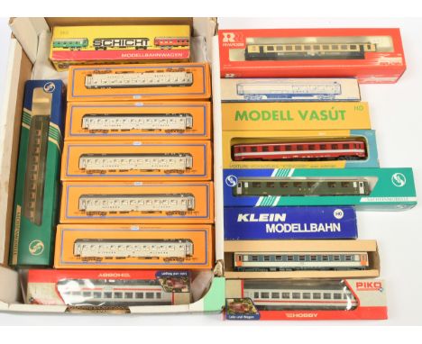 Klein, Rivarossi, Hornby Acho &amp; others. Group of boxed coaches. To include Klein 6010 OBB 1st class DVT, Rivarossi R3729 