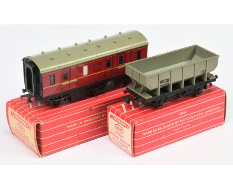 Hornby Dublo rolling stock boxed pair. Comprising 4076 BR Maroon M32958 Passenger Brake Van &amp; 4644 21 Ton Hopper Wagon, c