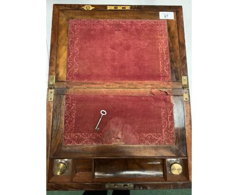 A VINTAGE WOODEN WRITING SLOPE WITH BRASS DETAIL TO INCLUDE A PAIR OF GLASS INK WELLS AND A KEY 