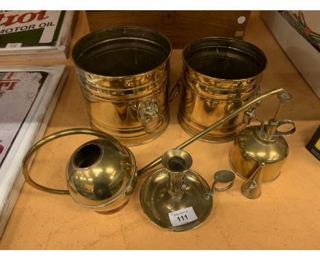 A COLLECTION OF BRASS WARE TO INCLUDE CHAMBER STICK AND SNUFFER, WATERING CAN ETC 