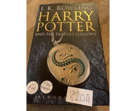 A FIRST EDITION 'HARRY POTTER AND THE DEATHLY HALLOWS, BY J K ROWLING 