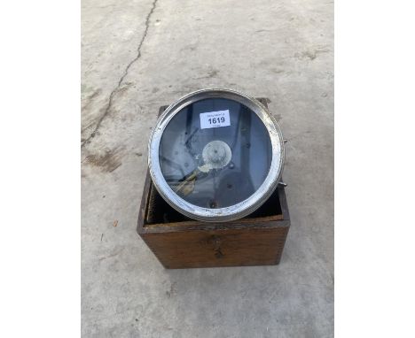 A VINTAGE TOULET IMPERATOR PIGEON RACING CLOCK 