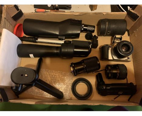 A COLLECTION OF CAMERA EQUIPMENT TO INCLUDE MINOLTA CAMERA, LENSES, ETC AND TWO SPOTTING SCOPES WITH TRIPOD 