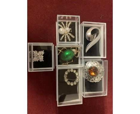 SIX BROOCHES TO INCLUDE THREE MODERN, ONE SCOTTISH AND ONE VINTAGE DIAMANTE 