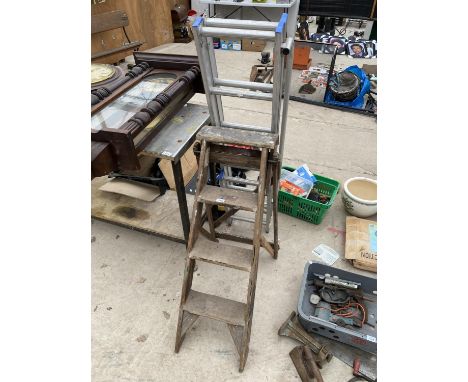 A VINTAGE FOUR RUNG WOODEN STEP KLADDER AND A FURTHER ALLUMINIUM LOFT LADDER 