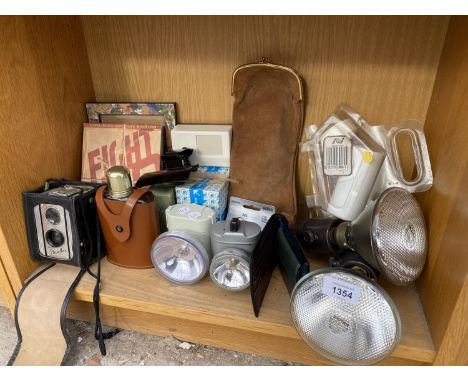 AN ASSORTMENT OF ITEMS TO INCLUDE A VINTAGE CAMERA, A NUMBER OF LIGHTS AND A HIP FLASK ETC 