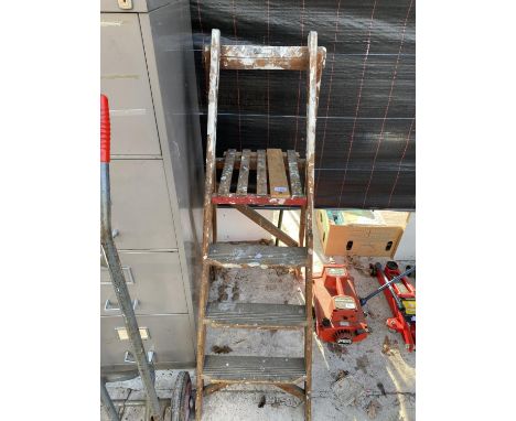 A WOODEN THREE RUNG STEP LADDER 