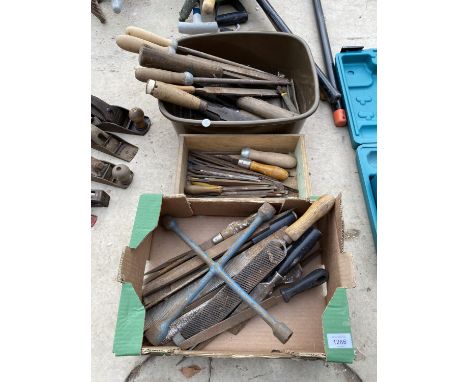 A LARGE QUANTITY OF VINTAGE FILES AND RASPS 