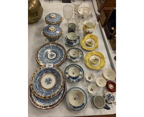 A SELECTION OF CERAMIC ITEMS 