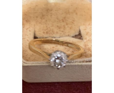 AN 18 CARAT YELLOW GOLD RING WITH A SOLITAIRE DIAMOND BELIEVED 0.5 - 0.65 CARAT SIZE N/O  GROSS WEIGHT APPROXIMATELY 2.9 GRAM