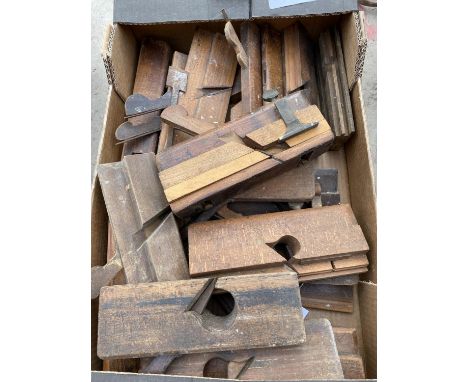 A LARGE QUANTITY OF VINTAGE WOOD PLANES 