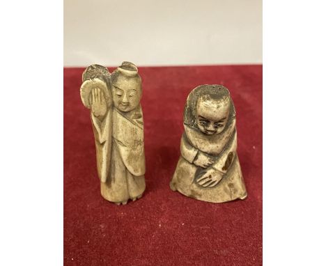 A PAIR OF 19TH CENTURY JAPANESE NETSUKE NAIVE CARVED BONE FIGURES 