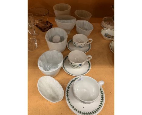 A COLLECTION OF MIXED CERAMICS TO INCLUDE VINTAGE MOULDS AND PORTMEIRION CUPS AND SAUCERS 