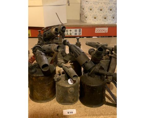 A LARGE COLLECTION OF VINTAGE BLOW LAMPS 