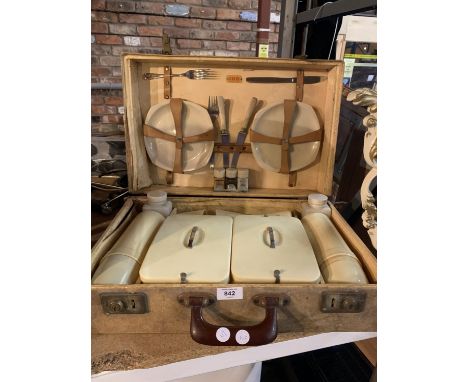 A VINTAGE PICNIC CASE WITH ACCESSORY CONTENTS 