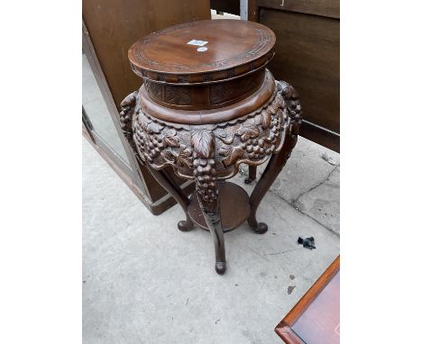 AN ORIENTAL STYLE CARVED JARDINIERE STAND WITH LOWER SHELF 