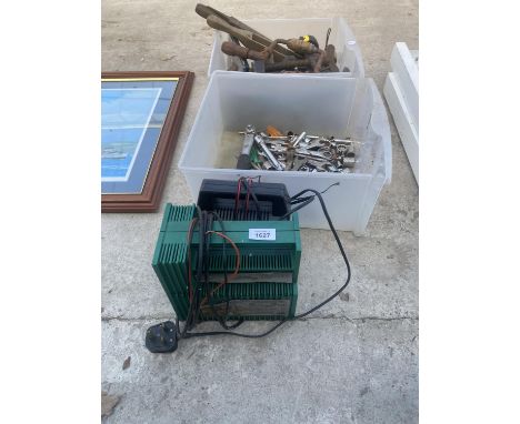 AN ASSORTMENT OF HAND TOOLS TO INCLUDE CLAMPS, BATTERY CHARGERS AND SOCKETS ETC 
