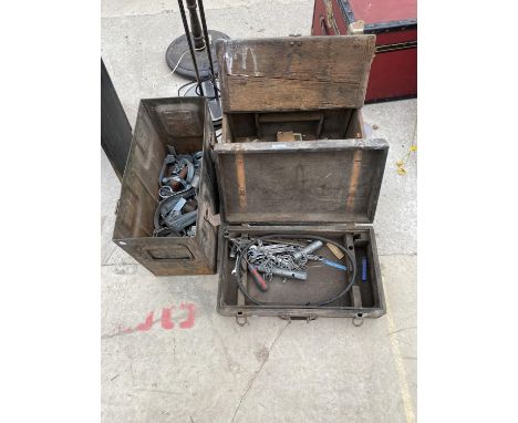 TWO VINTAGE WOODEN TOOL CHESTS AND A FURTHER METAL TOOL CHEST TO INCLUDE CONTENTS OF TOOLS 