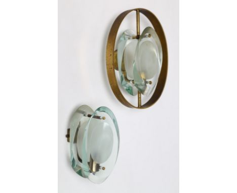 Two appliques. Glass and brass. Cm 23,00 x 30,50 x 15,00. Two wall lamps, for Fontana Arte, 60s. Large wall light: Model 2240