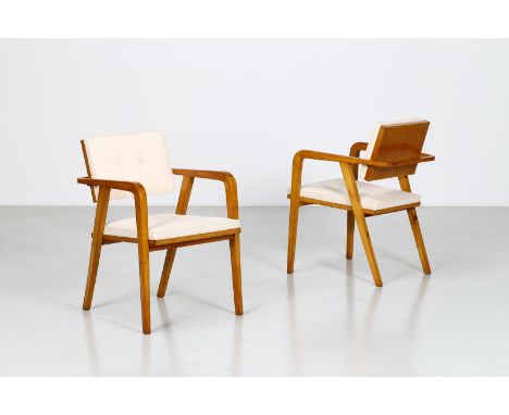 Pair of armchairs. Fabric and wood.. Cm 53,00 x 77,00 x 60,00. Pair of wooden and upholstered fabric armchairs, 1930s. The sm