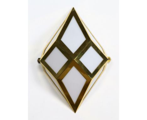 Applique. Brass and Plexiglas.. Cm 28,00 x 42,00 x 13,00. Single wall lamp in gilded brass and plexiglass, 70s. Presents the 
