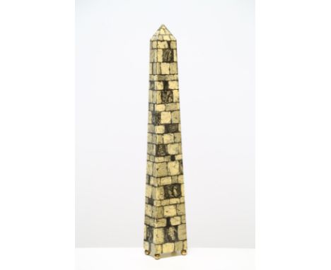 Table lamp. Lacquered metal and brass. Cm 12,50 x 78,00 x 8,50. Obelisk lamp from the "Muro Proibito" series, 50s. Manufactur