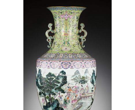 A MONUMENTAL GILT FAMILLE ROSE ‘LADIES OF THE HAN PALACE’ VASE, LATE QIANLONG - EARLY JIAQING 乾隆末期至嘉慶朝初年粉彩描金《漢宮春曉》瓶Please not