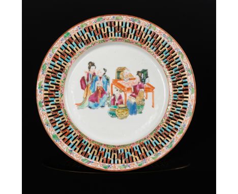 A GILT-DECORATED FAMILLE ROSE RETICULATED DISH, QIANLONG PERIOD 乾隆描金粉彩人物盤Please note this Lot is to be sold at No Reserve. 本拍