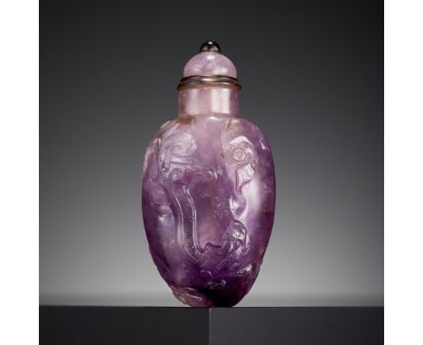 AN AMETHYST ‘CHILONG AND BAT’ SNUFF BOTTLE, CHINA, 1740-1840 1740-1840年紫晶螭龍蝙蝠鼻煙壺    Please note this Lot is to be sold at No 