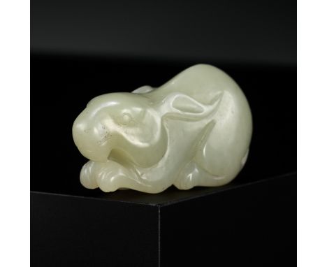 A CELADON JADE ‘HARE’ PENDANT, QING DYNASTY 清代青玉臥兔Please note this Lot is to be sold at No Reserve. 本拍品不設底價China, 1644-1912. 