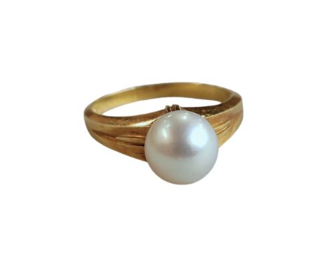 18 CARAT GOLD &amp; PEARL RING 
