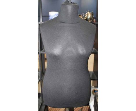 BLACK FEMALE MANNEQUIN
on chrome telescopic square stand, mannequin body 72cm high