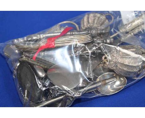 SELECTION OF SMALL SILVER PLATED ITEMS
including teaspoons, shoe horn, nut cracker, hot air balloon inspired condiment set, s