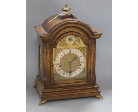 An oak chiming bracket clock