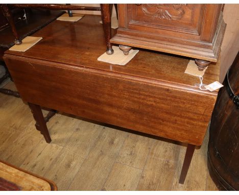 A George III mahogany Pembroke table L.103cm