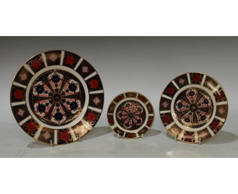 A Royal Crown Derby 1128 pattern side plate, 12.5cm diam.; a tea plate and a trinket dish, first quality (3) 