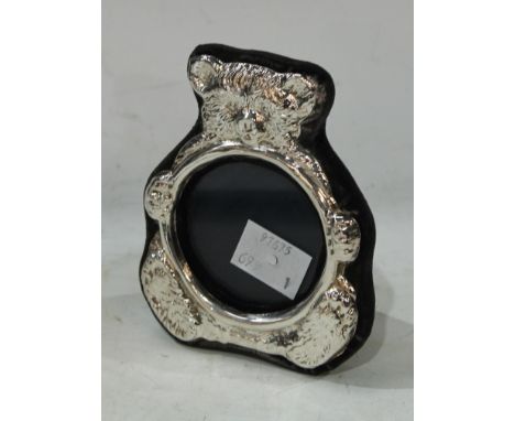 An Elizabeth II silver novelty easel photograph frame, as a teddy bear, London 1990 